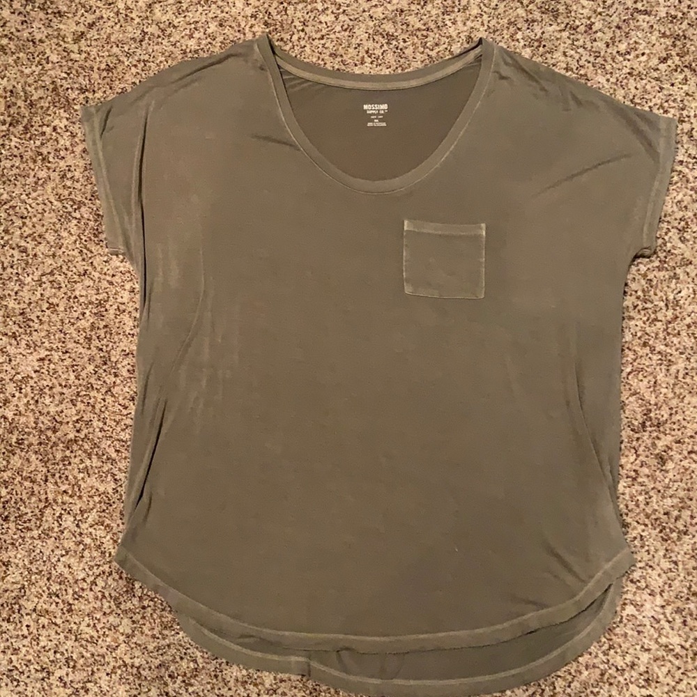 Green front pocket T-shirt